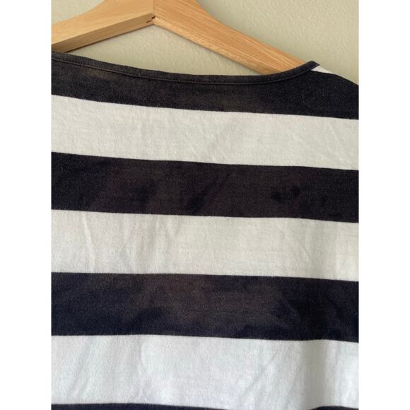 90s Requirements Black & White Stripe Tee with Star Embroidery - Picture 5 of 6